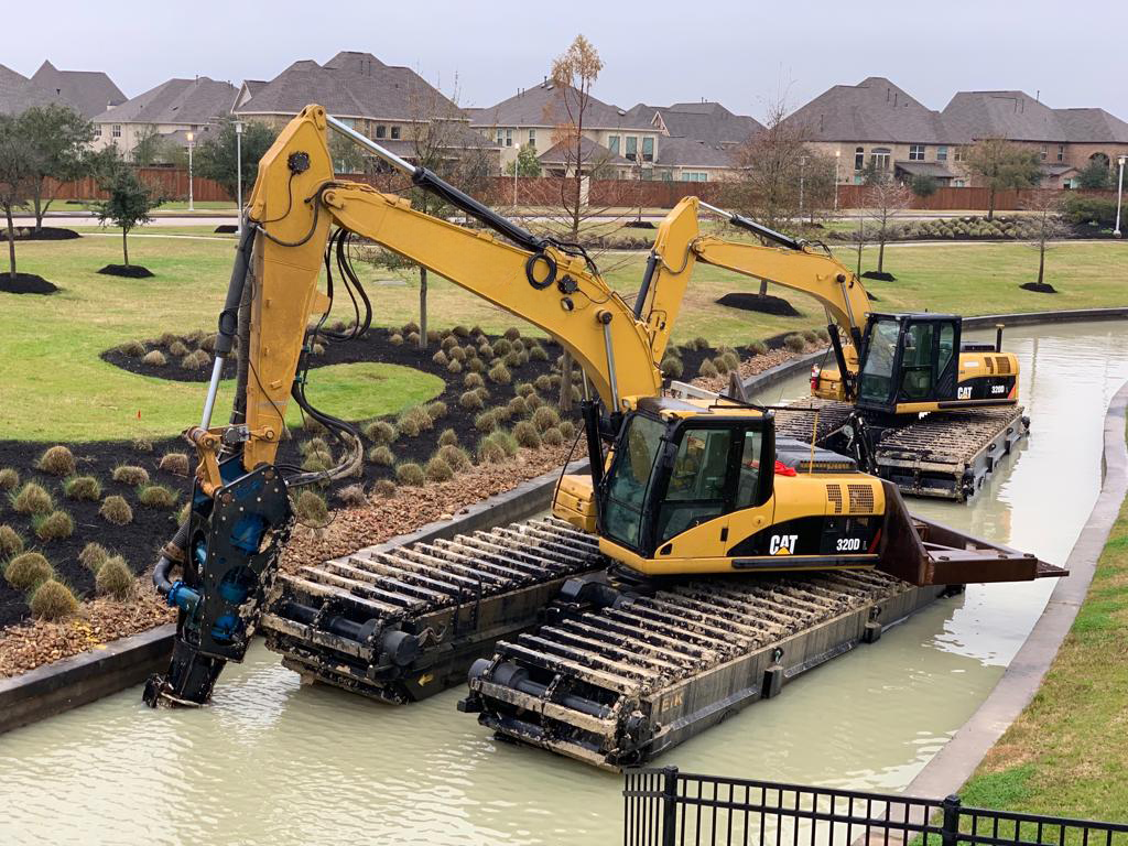 AM200, CAT320D